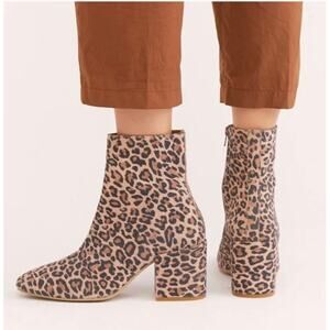 Free People women's 37 Nicole leopard print ankle boot suede chunky heel zip